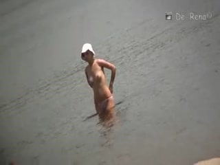 случайное видео на пляже голых девушек